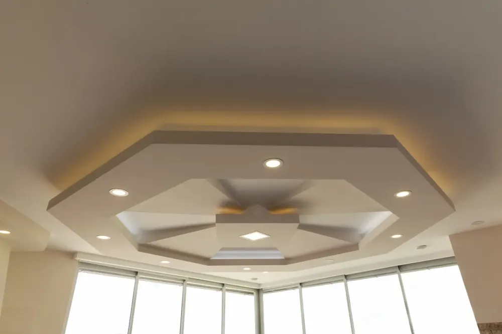 Transformez votre maison avec des plafonds design sur mesure